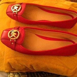 MICHAEL KORS 9.5 FULTON RED MOC FLATS